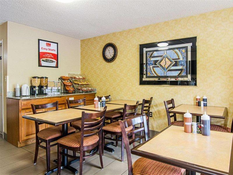 Econo Lodge Лінчбурґ Екстер'єр фото