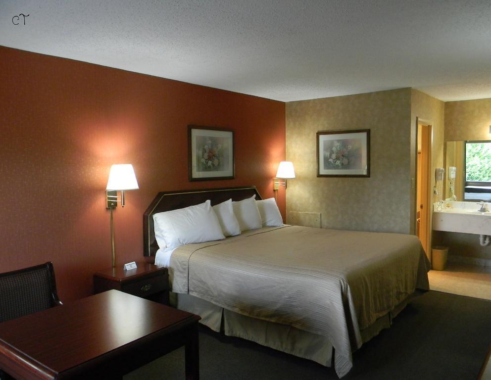 Econo Lodge Лінчбурґ Екстер'єр фото