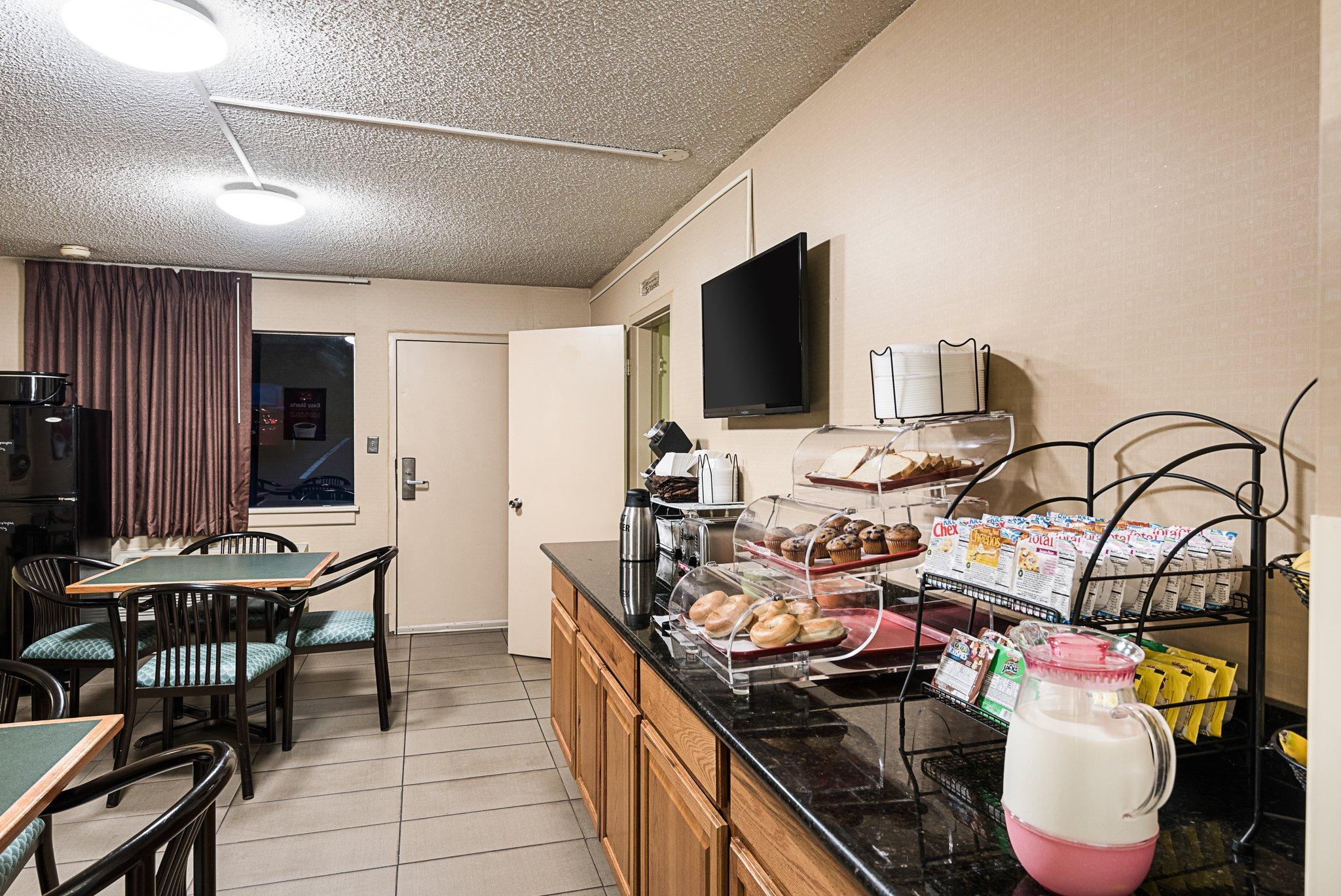 Econo Lodge Лінчбурґ Екстер'єр фото