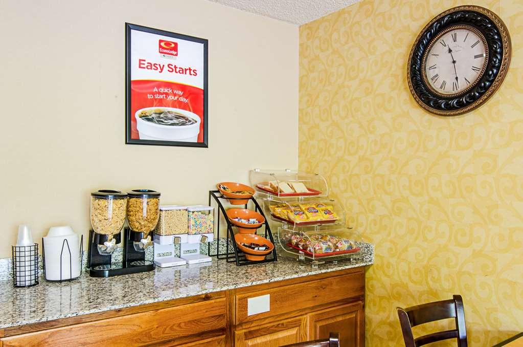 Econo Lodge Лінчбурґ Ресторан фото