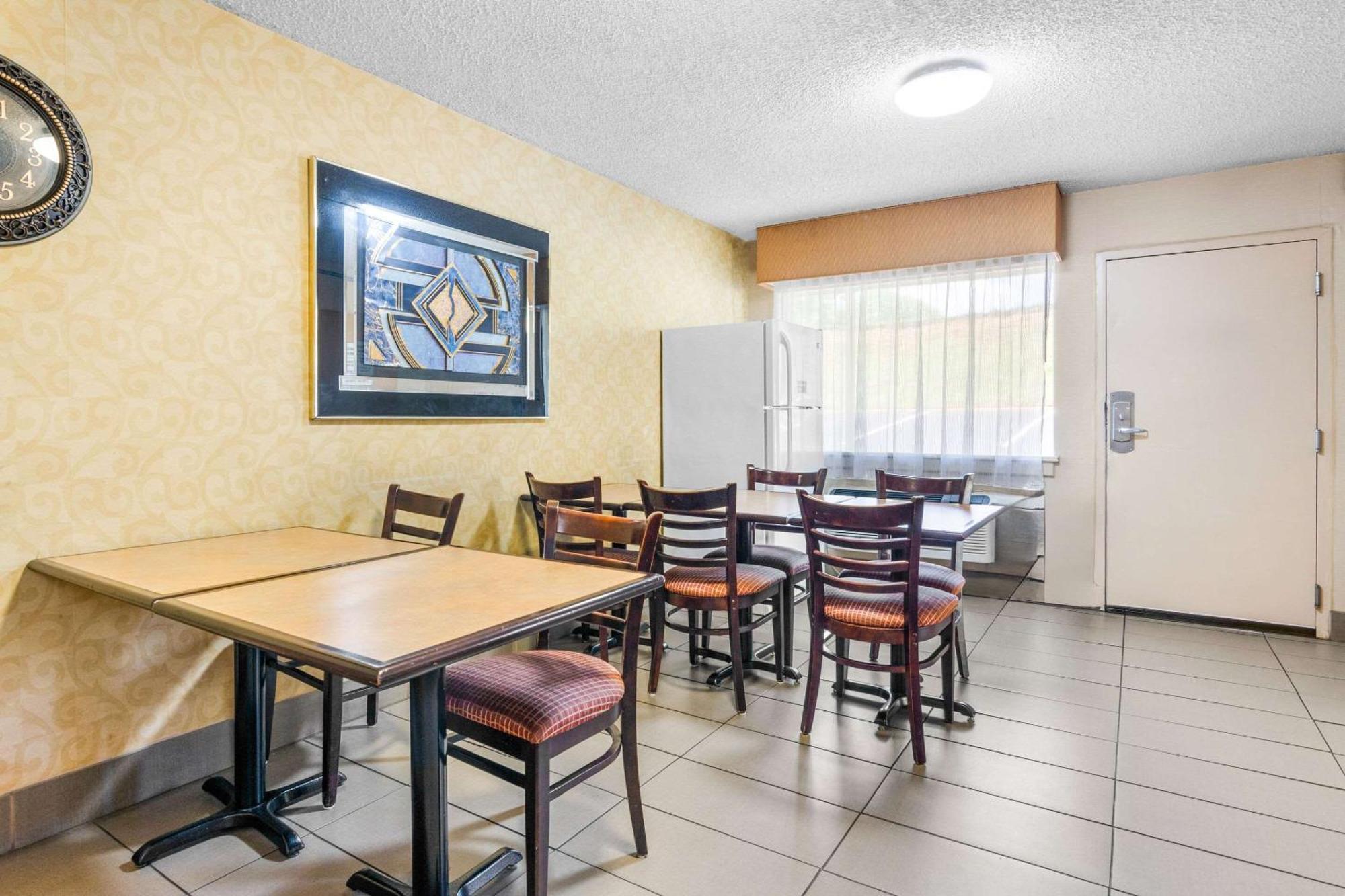 Econo Lodge Лінчбурґ Екстер'єр фото