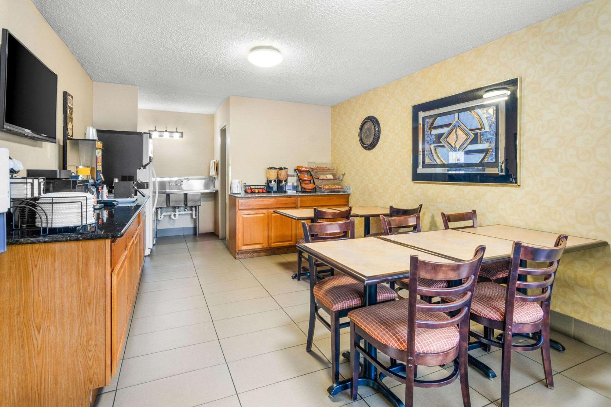 Econo Lodge Лінчбурґ Екстер'єр фото