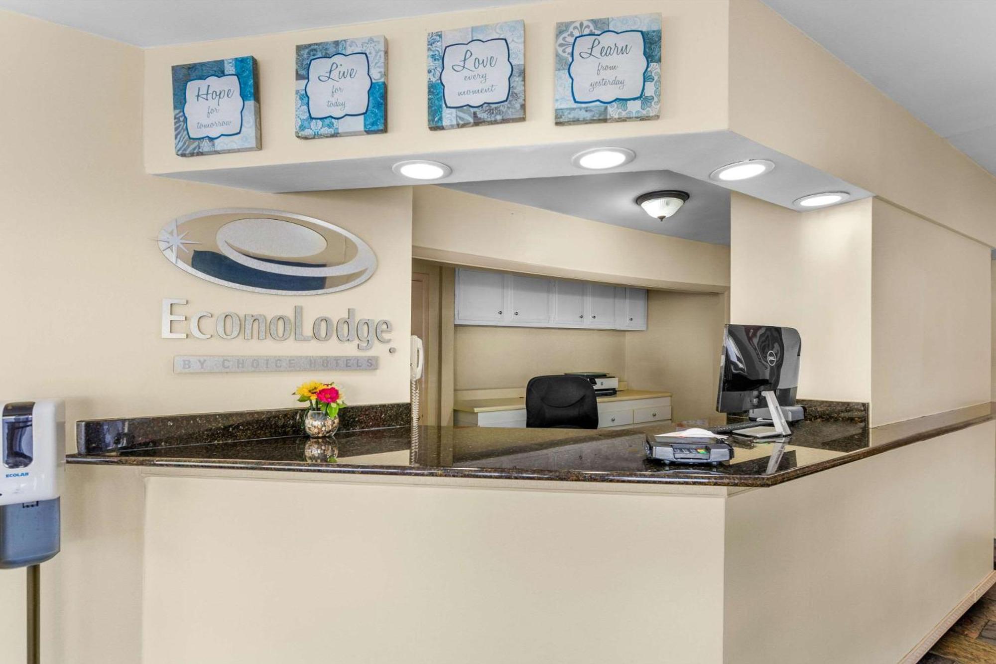 Econo Lodge Лінчбурґ Екстер'єр фото