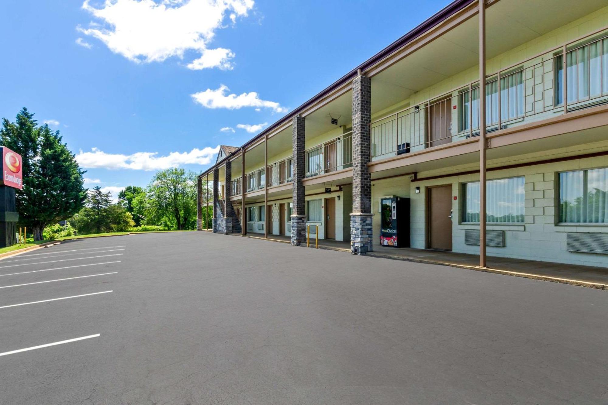 Econo Lodge Лінчбурґ Екстер'єр фото