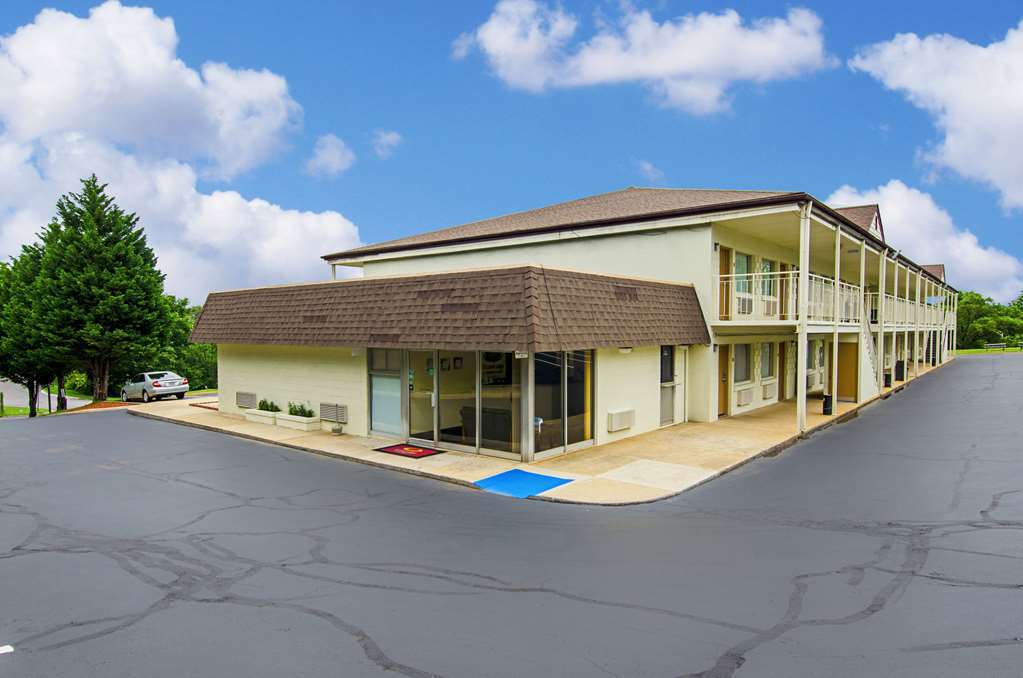 Econo Lodge Лінчбурґ Екстер'єр фото